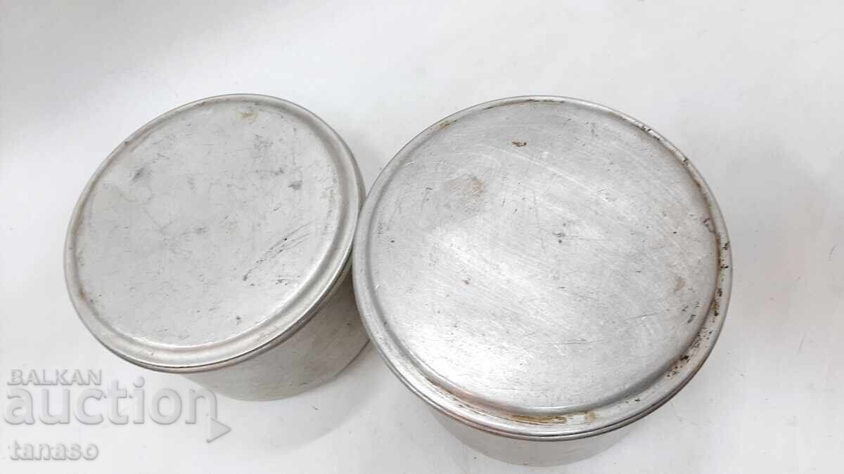 Set 2 cutii retro din aluminiu cu capac – anii '60 cu preț € 16.00 | 31.29 BGN