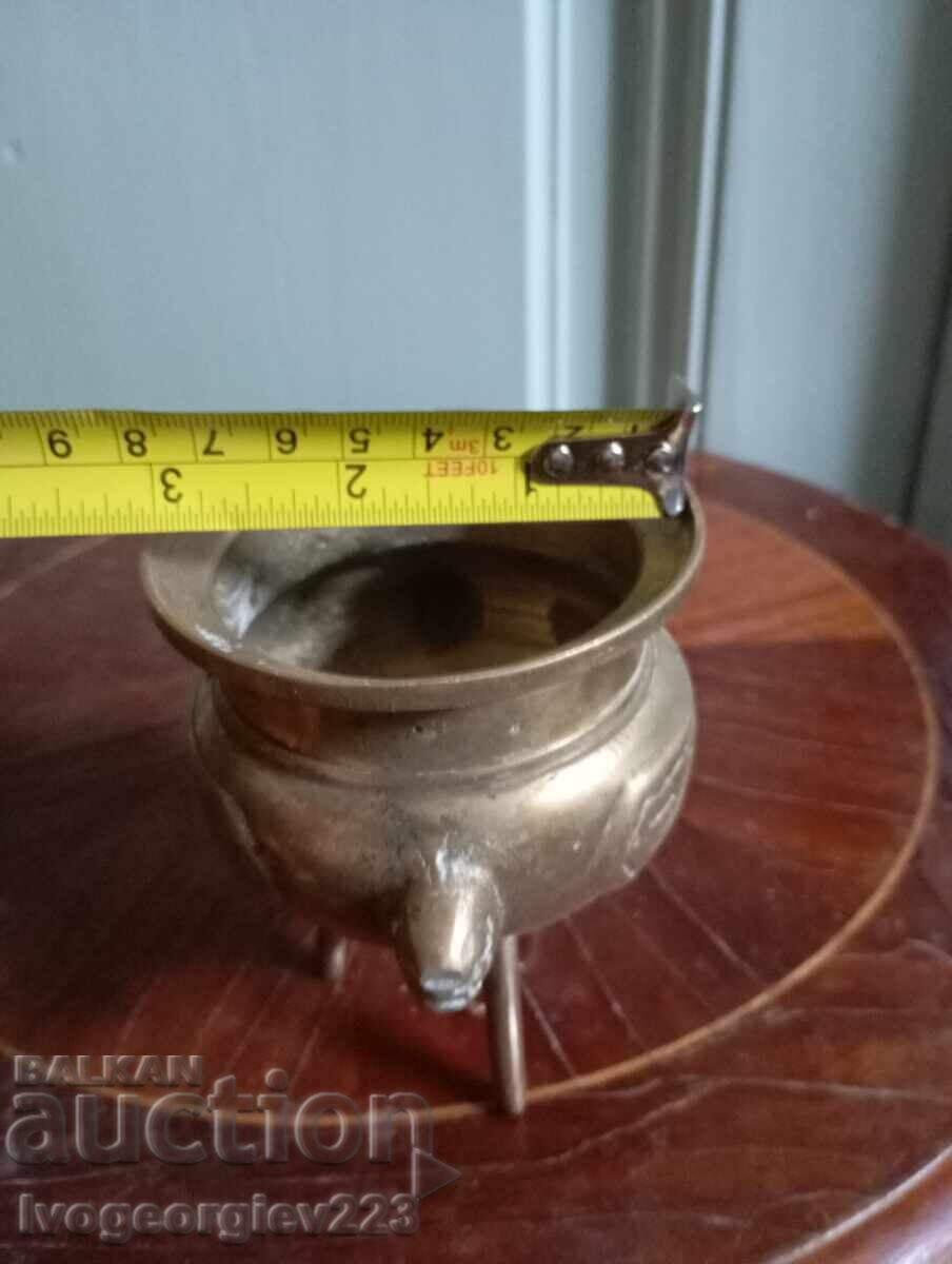 τελετουργικό ορειχάλκινο σκεύος με τιμή € 11.00 | 21.51 BGN