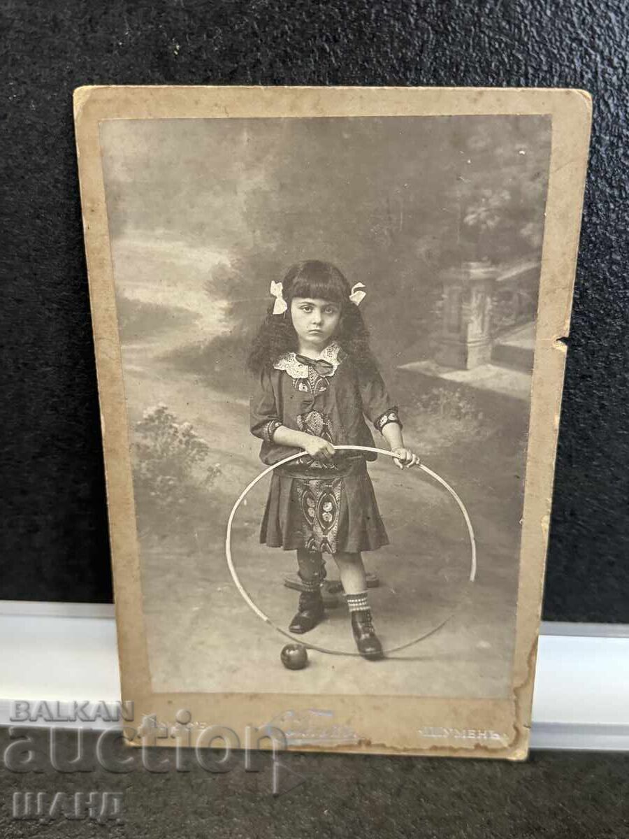 Fotografie din 1917 pe carton rigid, fată cu cerc, S. Gelch Ruse