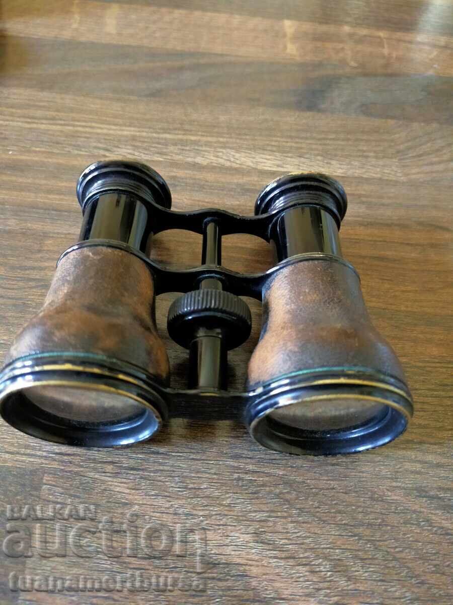 Delivery of Antique theater binoculars