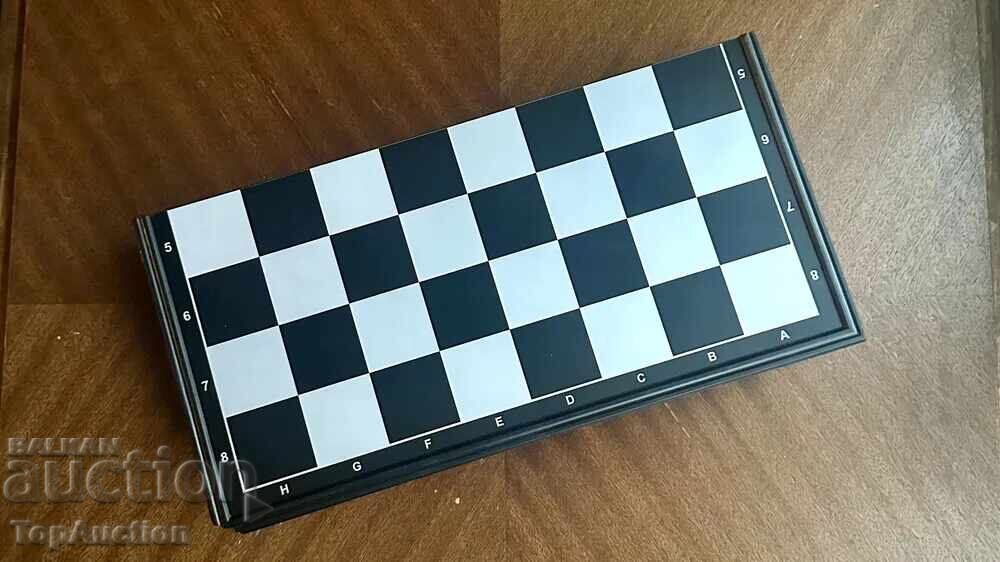 Set magnetic 3 în 1 – Șah, Table și Dame (Smile Games) cu preț € 10.00 | 19.56 BGN