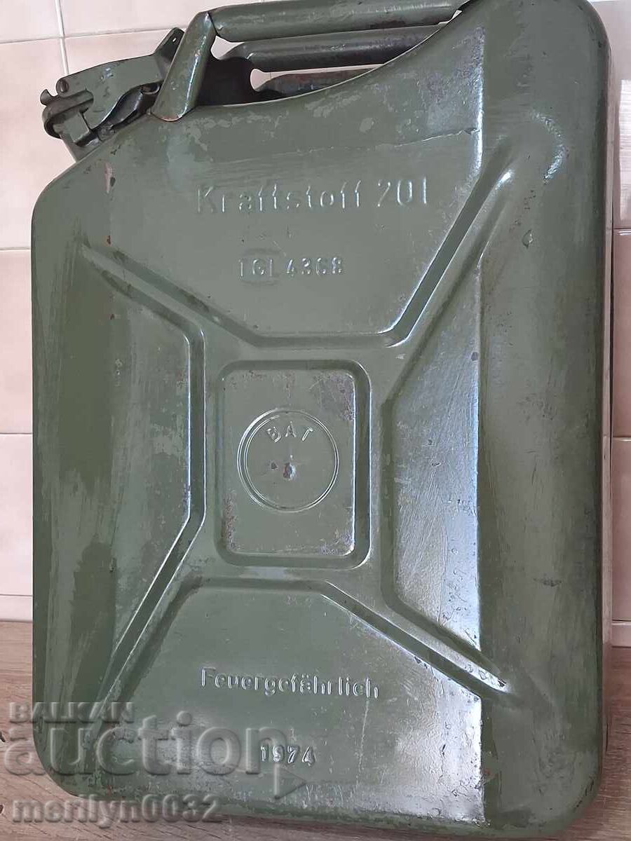 Немска военна туба 20 литра за гориво ГДР 1974год реален соц с цена € 24.03 | 47.00 лв.