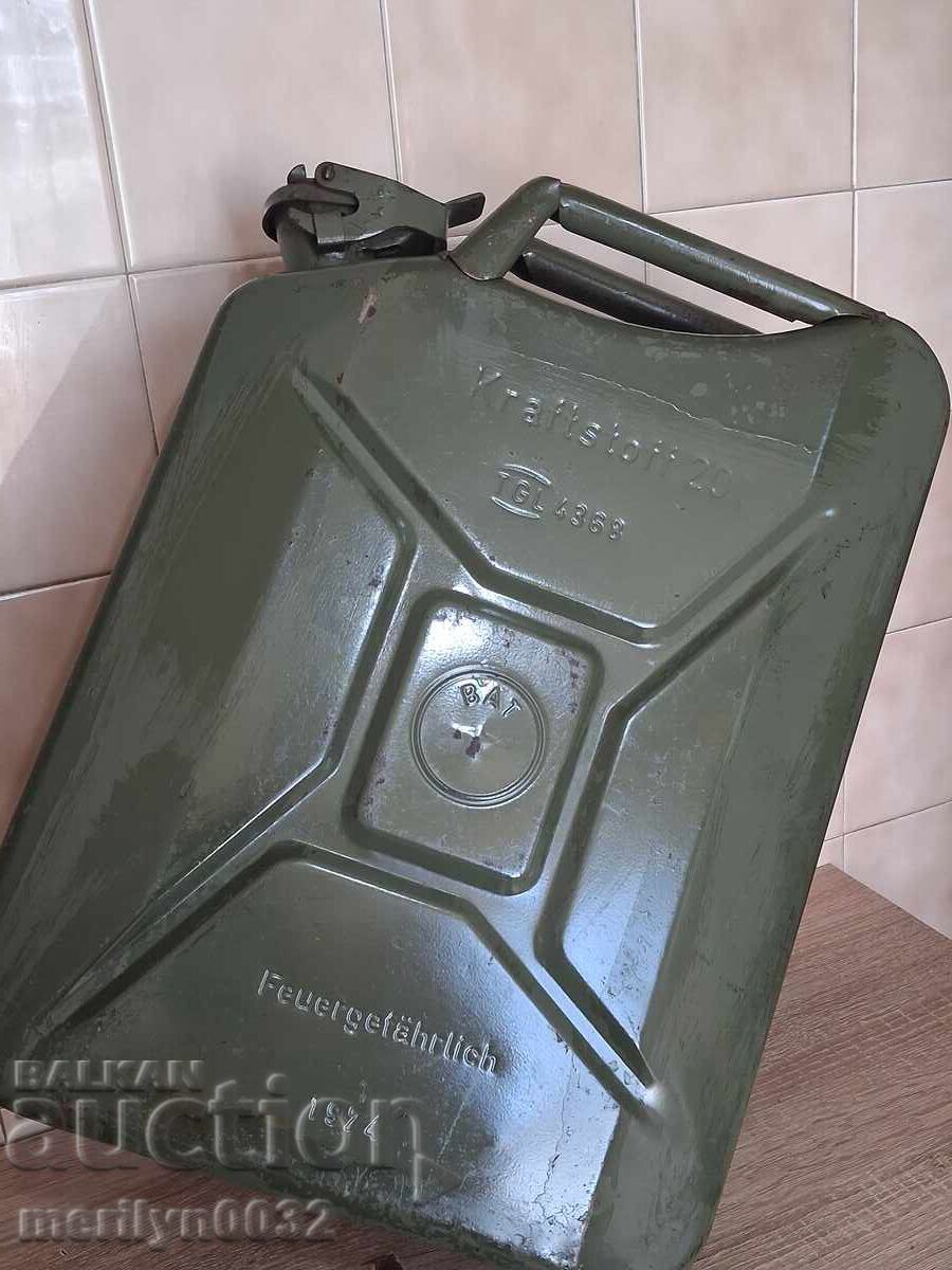 Немска военна туба 20 литра за гориво ГДР 1974год реален соц