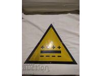 Enamel sign, attention