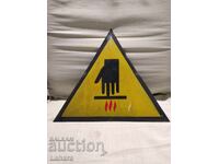 Enamel sign, attention