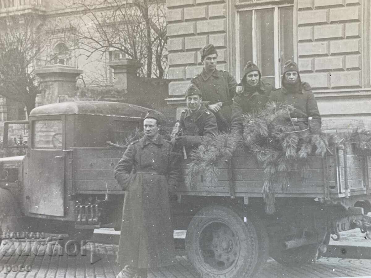 София Жълтите павета 1943 г. Военни с камион стара снимка с цена € 15.00 | 29.34 лв.