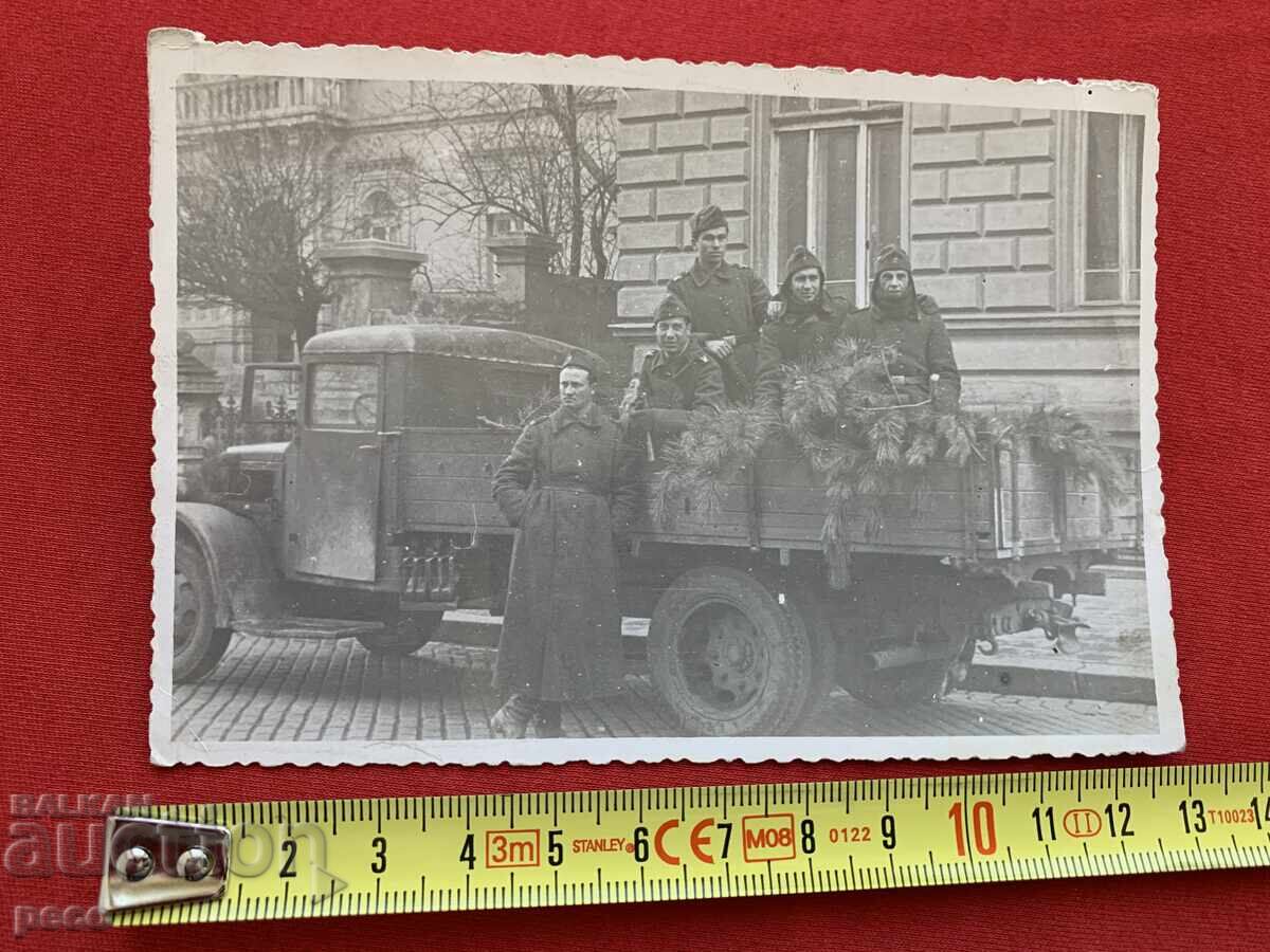 Аукцион София Жълтите павета 1943 г. Военни с камион стара снимка