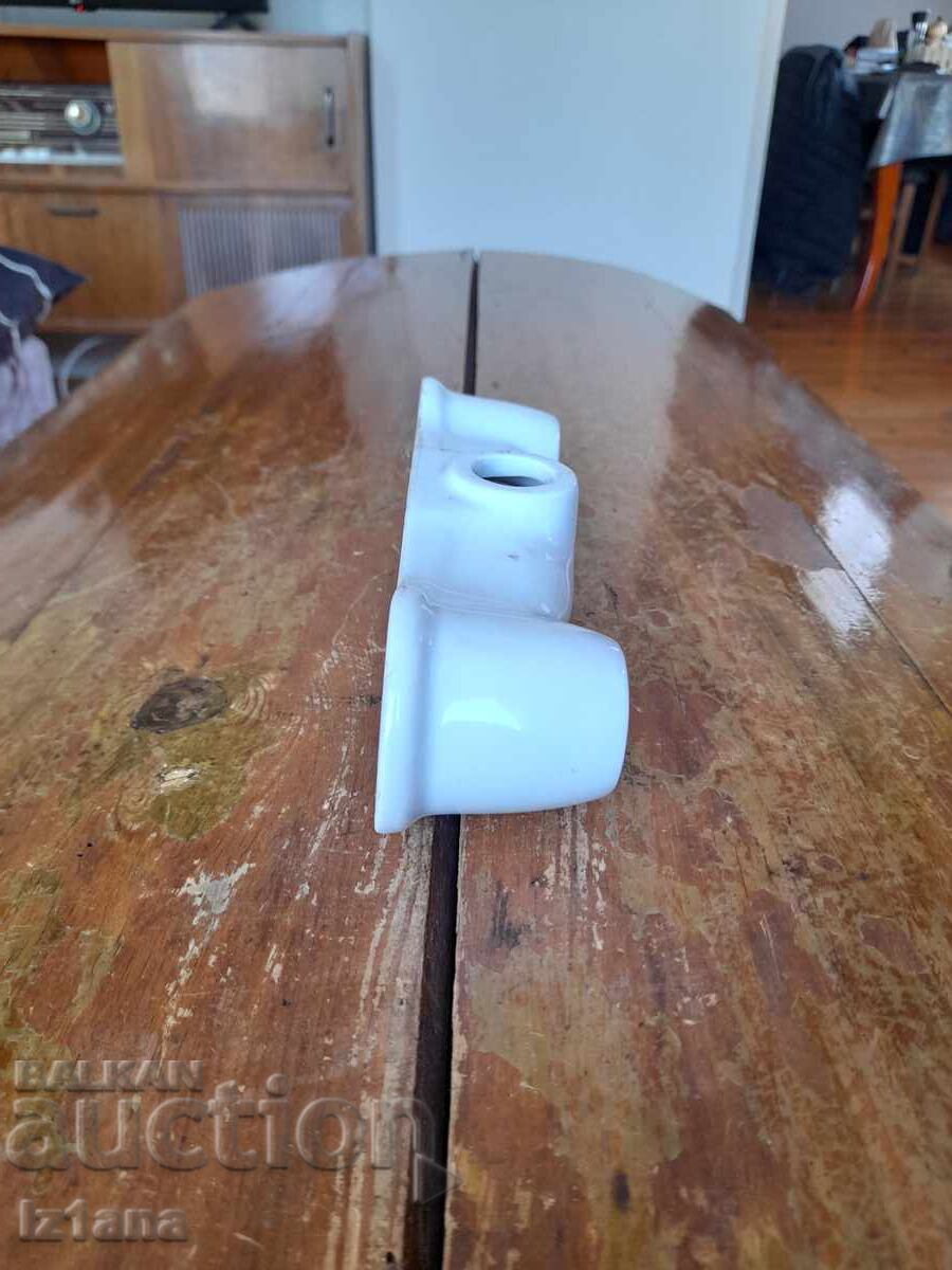 Carcasă veche din porțelan pentru robinete, baterie cu preț € 53.00 | 103.66 BGN