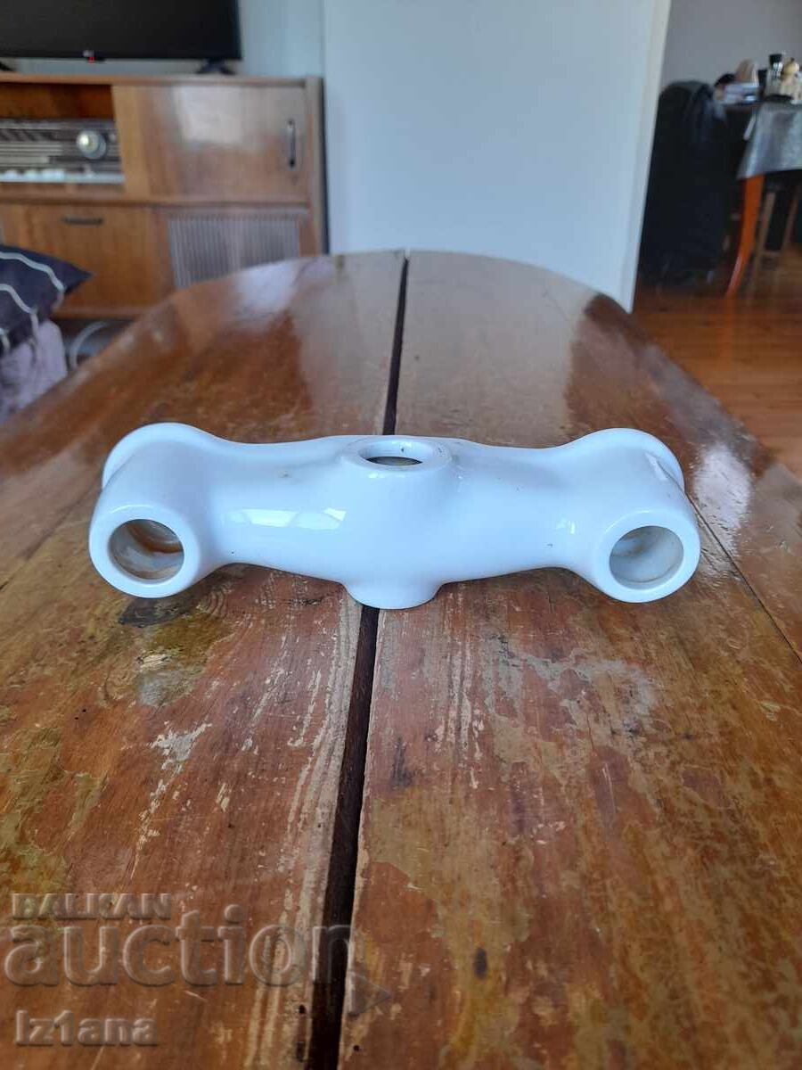 Carcasă veche din porțelan pentru robinete, baterie