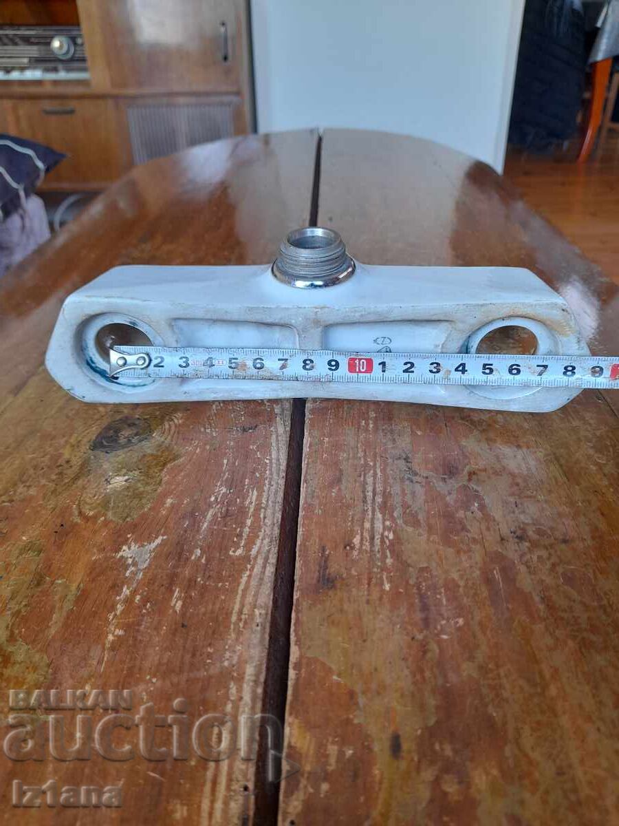 Licitație Carcasă veche din porțelan pentru robinete, baterie