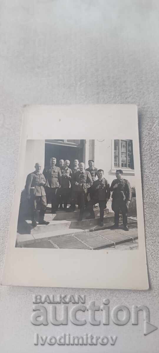 Photograph Officers and soldiers in front of an administrative building