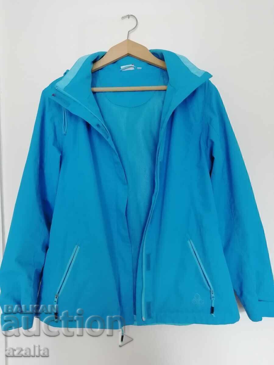 Μπουφάν πετρόλ μπλε softshell με αφαιρούμενη κουκούλα μέγεθος M με τιμή € 9.20 | 17.99 BGN Μπουφάν πετρόλ μπλε softshell με αφαιρούμενη κουκούλα μέγεθος M με τιμή € 9.20 | 17.99 BGN