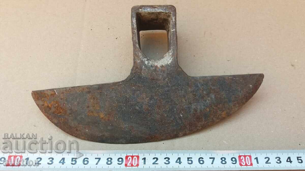Auction  OLD HOE, SHOOT