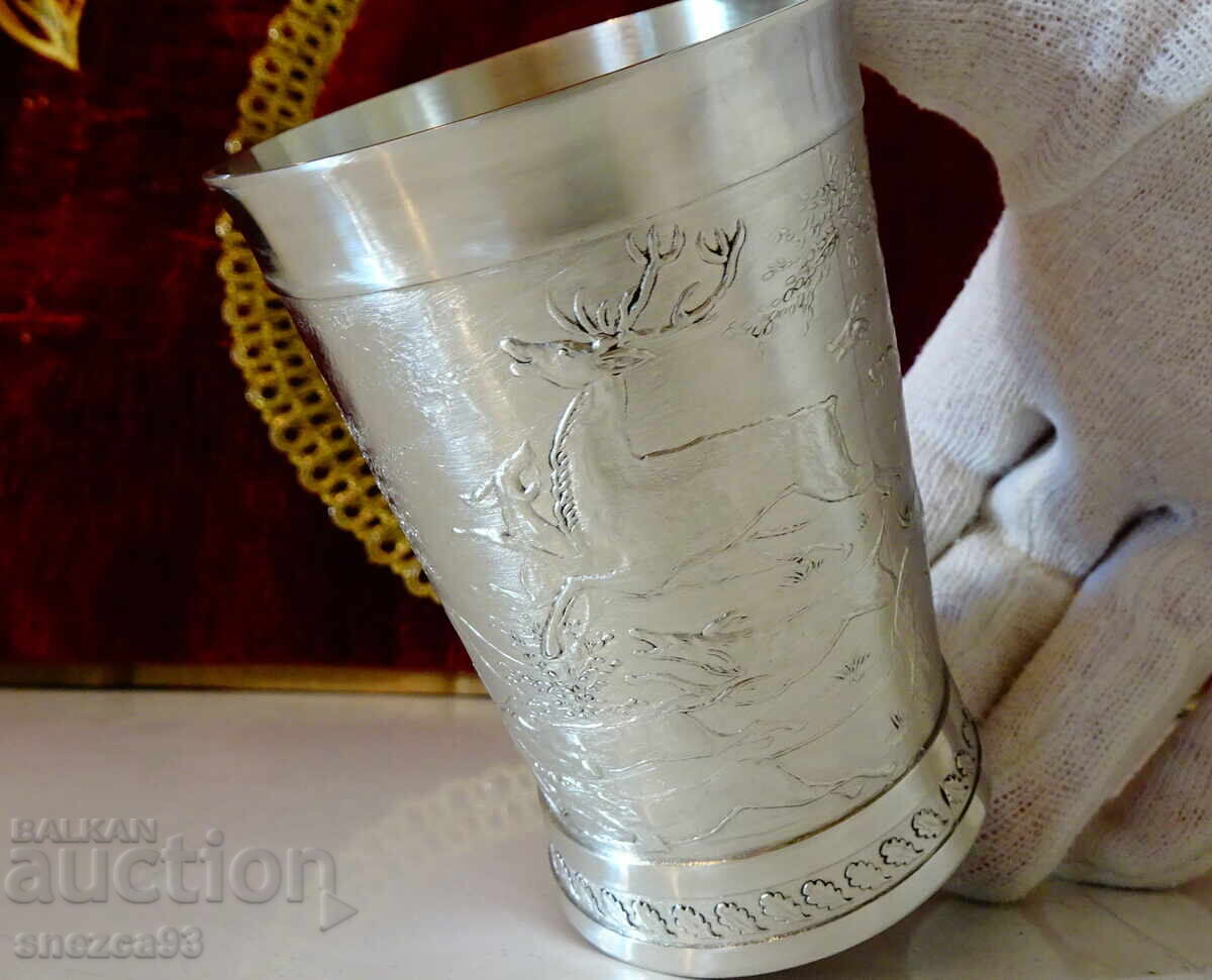 Auction  Pewter mug with picturesque hunting scenes