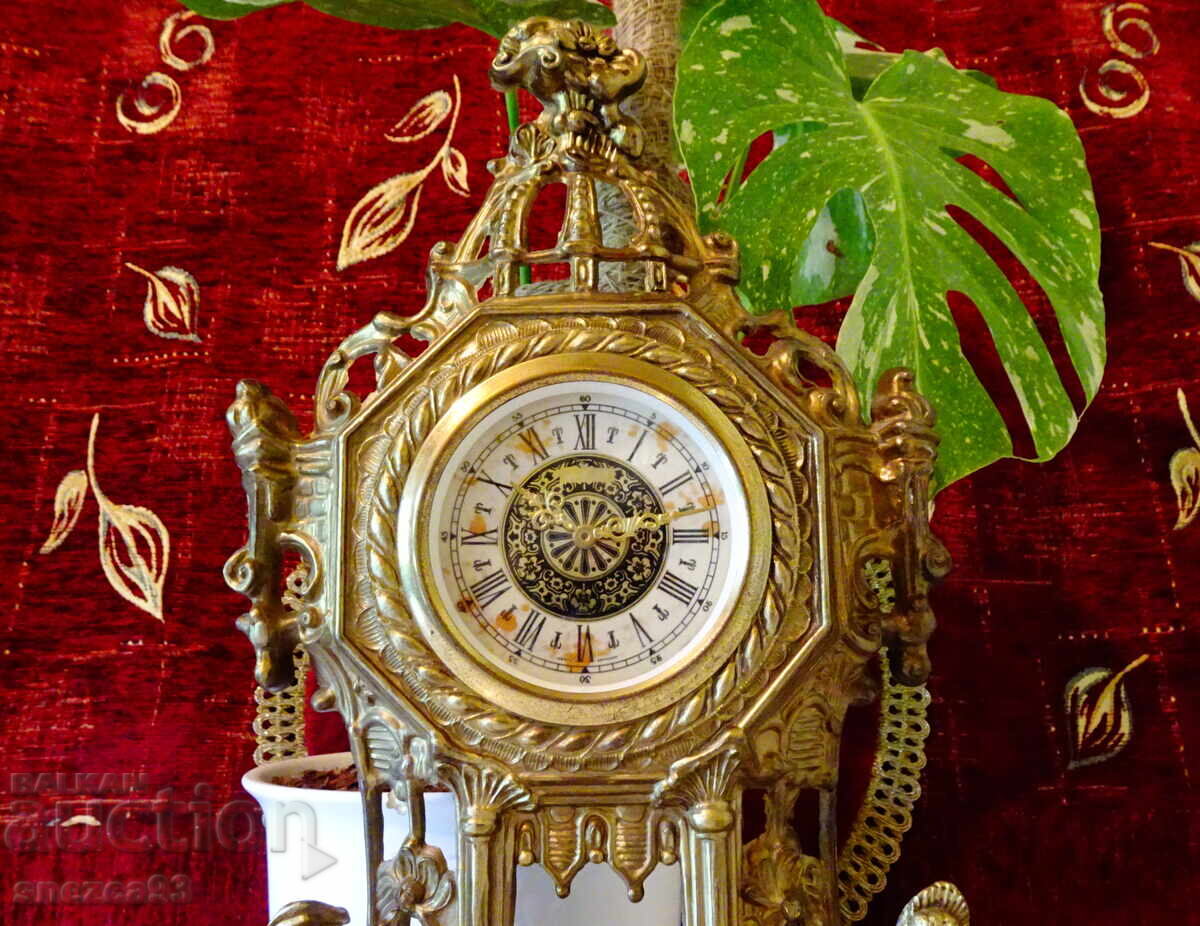 Auction  Mechanical bronze clock, mantel clock