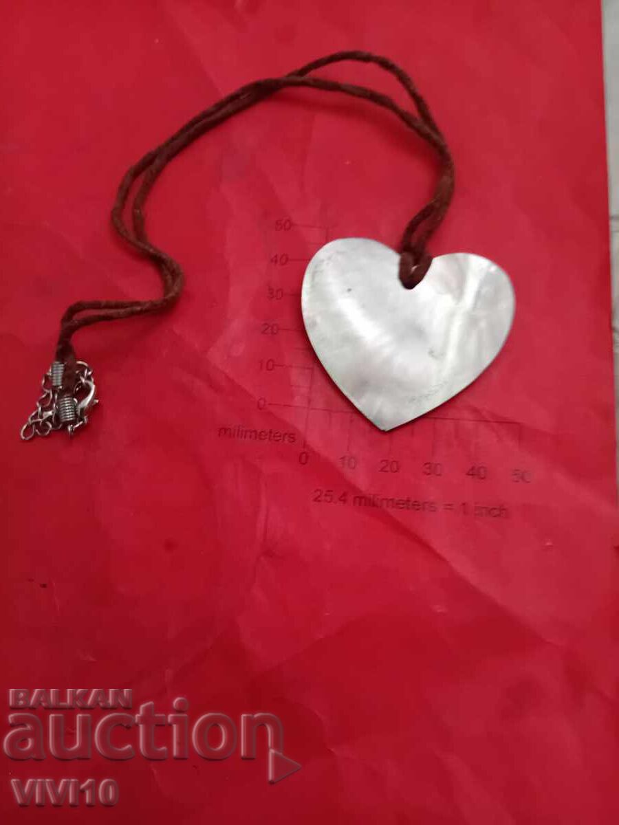 Antique necklace with mother-of-pearl with price € 10.00 | 19.56 BGN