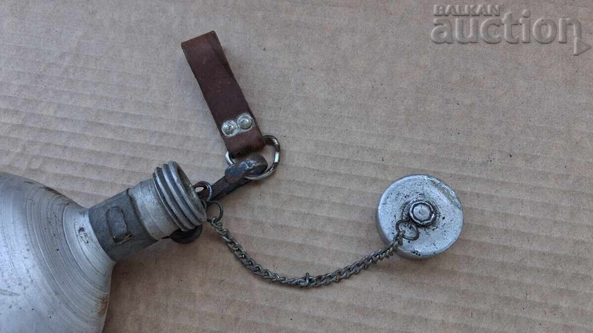 WW2 WWII soldier's canteen with belt carrier - 5