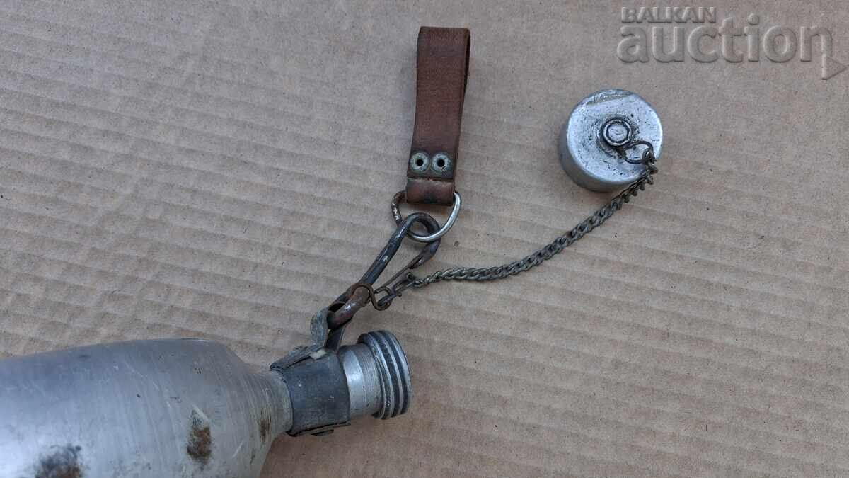 WW2 WWII soldier's canteen with belt carrier - 6