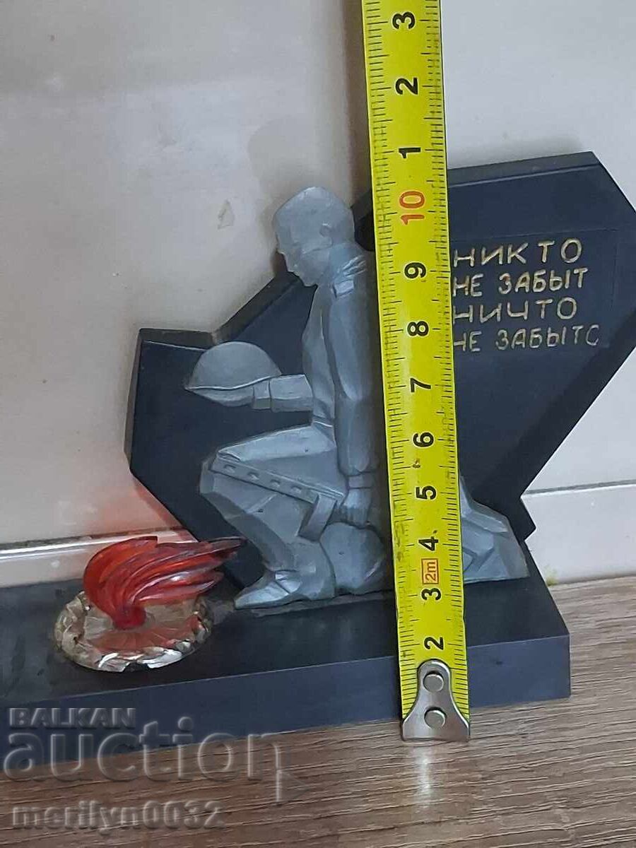 Доставка на Фигура на паметник "Никто Не Забит" СССР сувенир бакелит