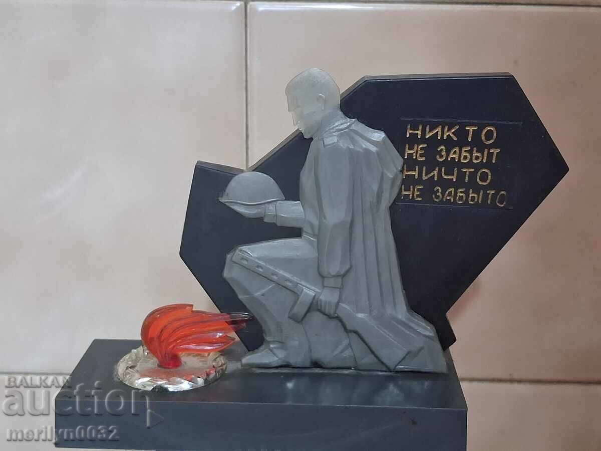 Фигура на паметник "Никто Не Забит" СССР сувенир бакелит - 6