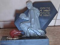 Фигура на паметник "Никто Не Забит" СССР сувенир бакелит