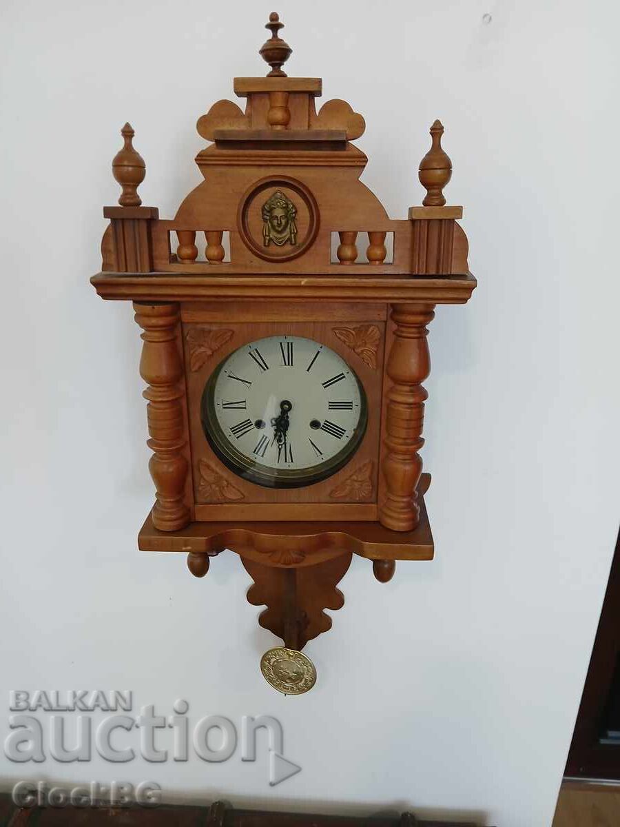 100 German & Dutch clocks