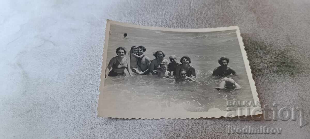 Снимка Обзор Мъже жени и деца в морето 1955