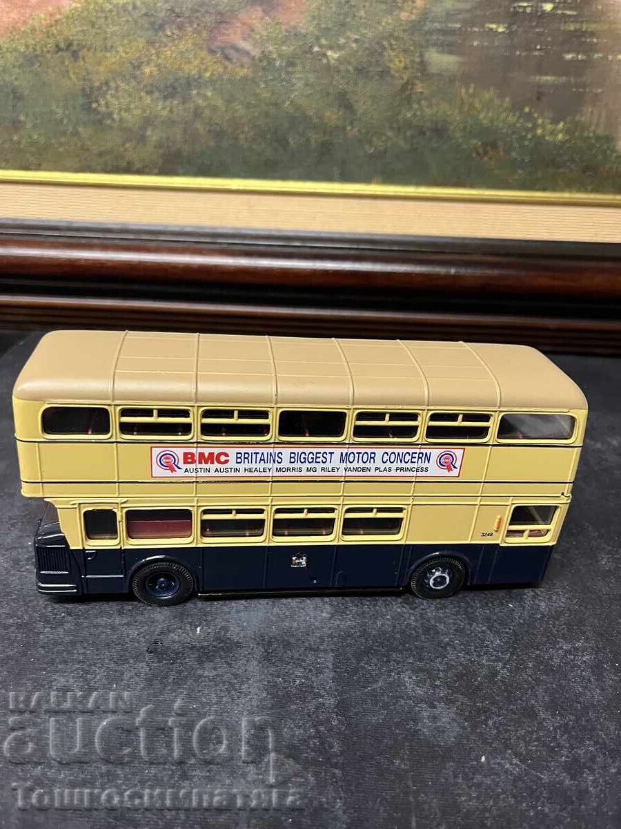 Collectible Corgi bus model - 6