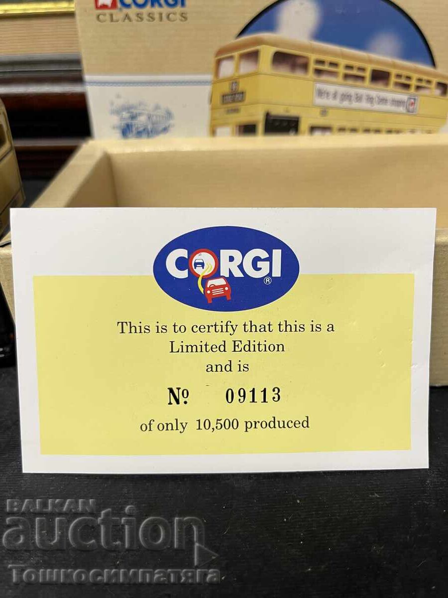 Collectible Corgi bus model - 7