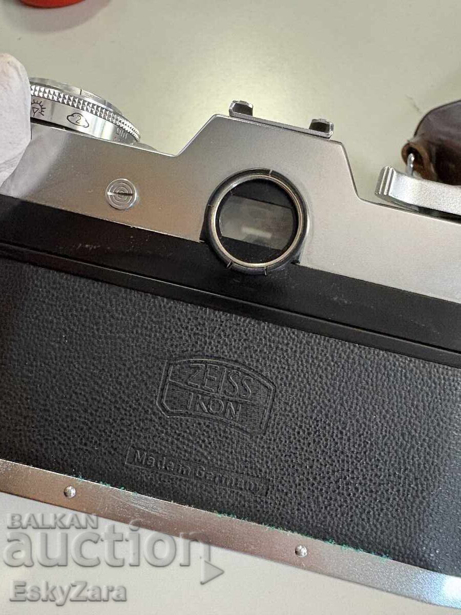 Auction Vintage Zeiss Ikon Contaflex Super camera with Carl lens Auction Vintage Zeiss Ikon Contaflex Super camera with Carl lens