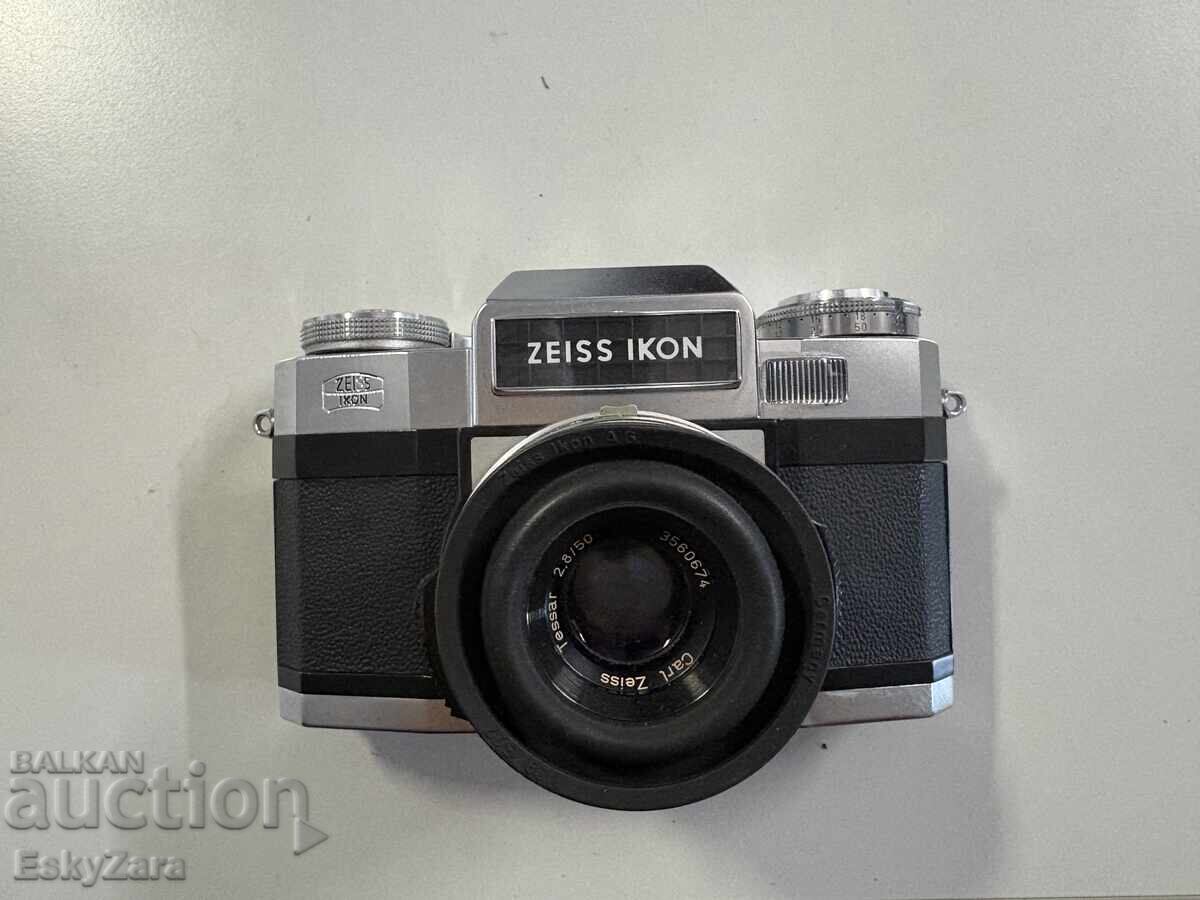 Vintage Zeiss Ikon Contaflex Super camera with Carl lens Vintage Zeiss Ikon Contaflex Super camera with Carl lens