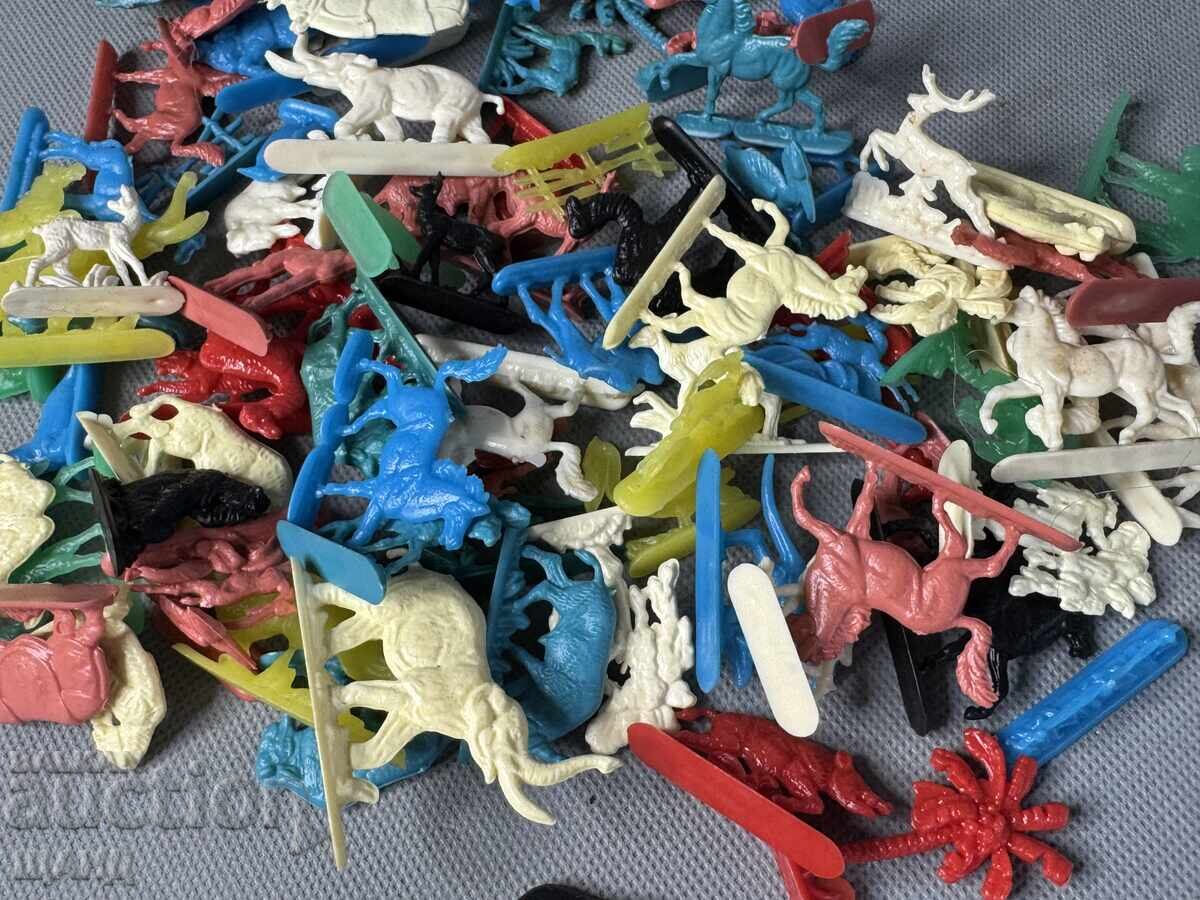 Lot 95 buc. Jucării vechi figurine animale elefant cu preț € 4.56 | 8.92 BGN