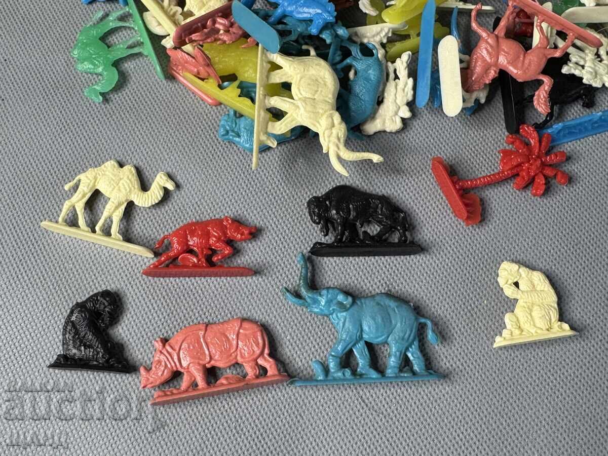 Licitație Lot 95 buc. Jucării vechi figurine animale elefant