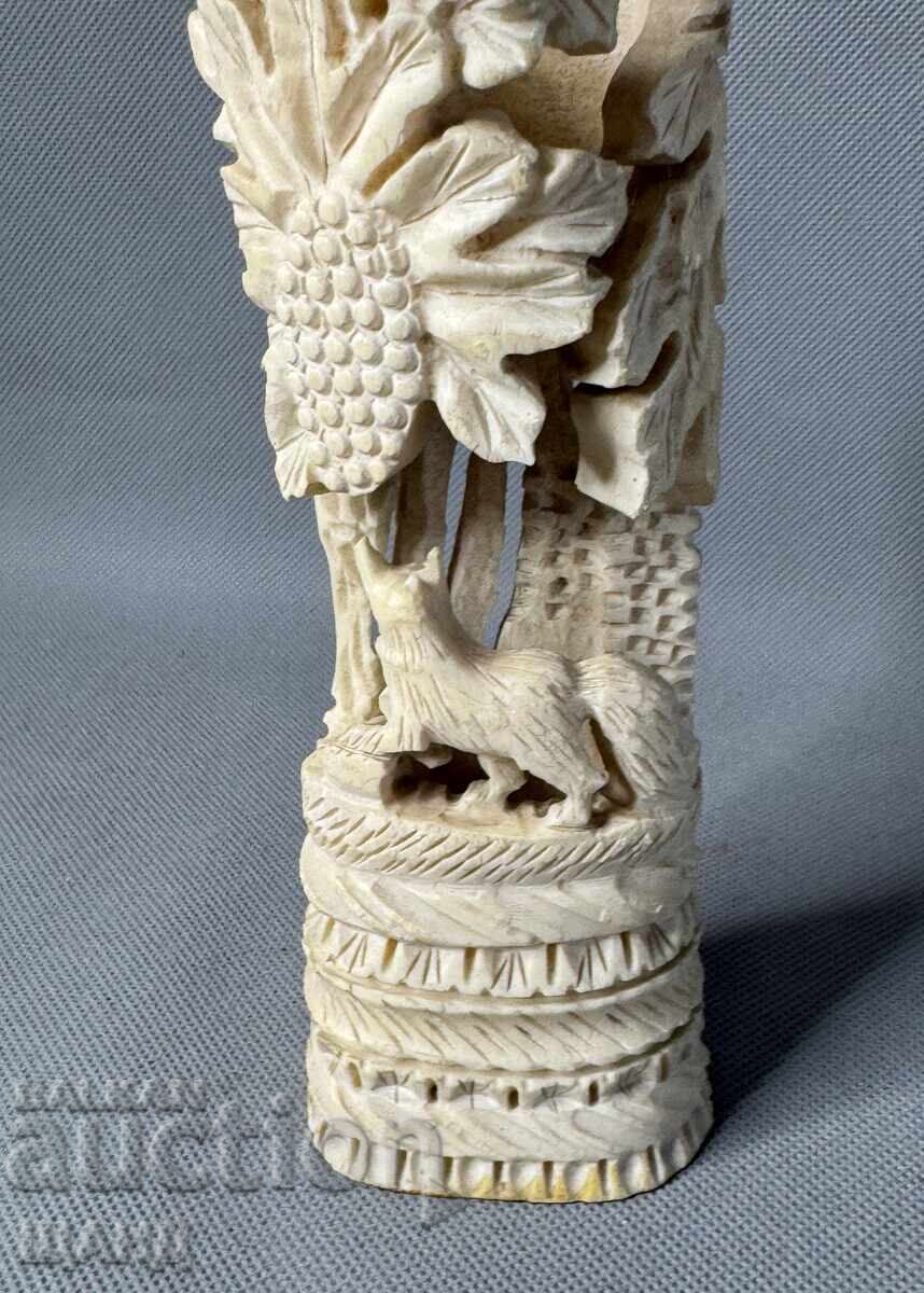 Old figurine statuette made of bone fox bone 225 grams with price € 50.56 | 98.89 BGN