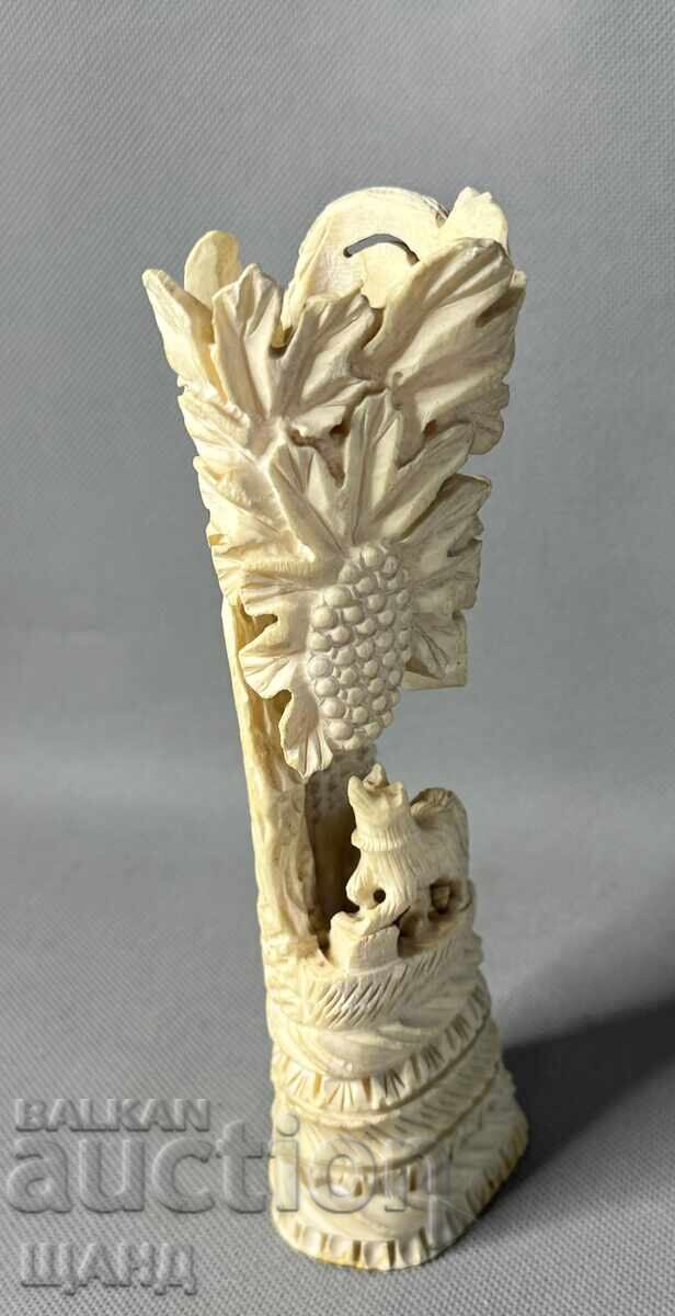 Auction  Old figurine statuette made of bone fox bone 225 grams