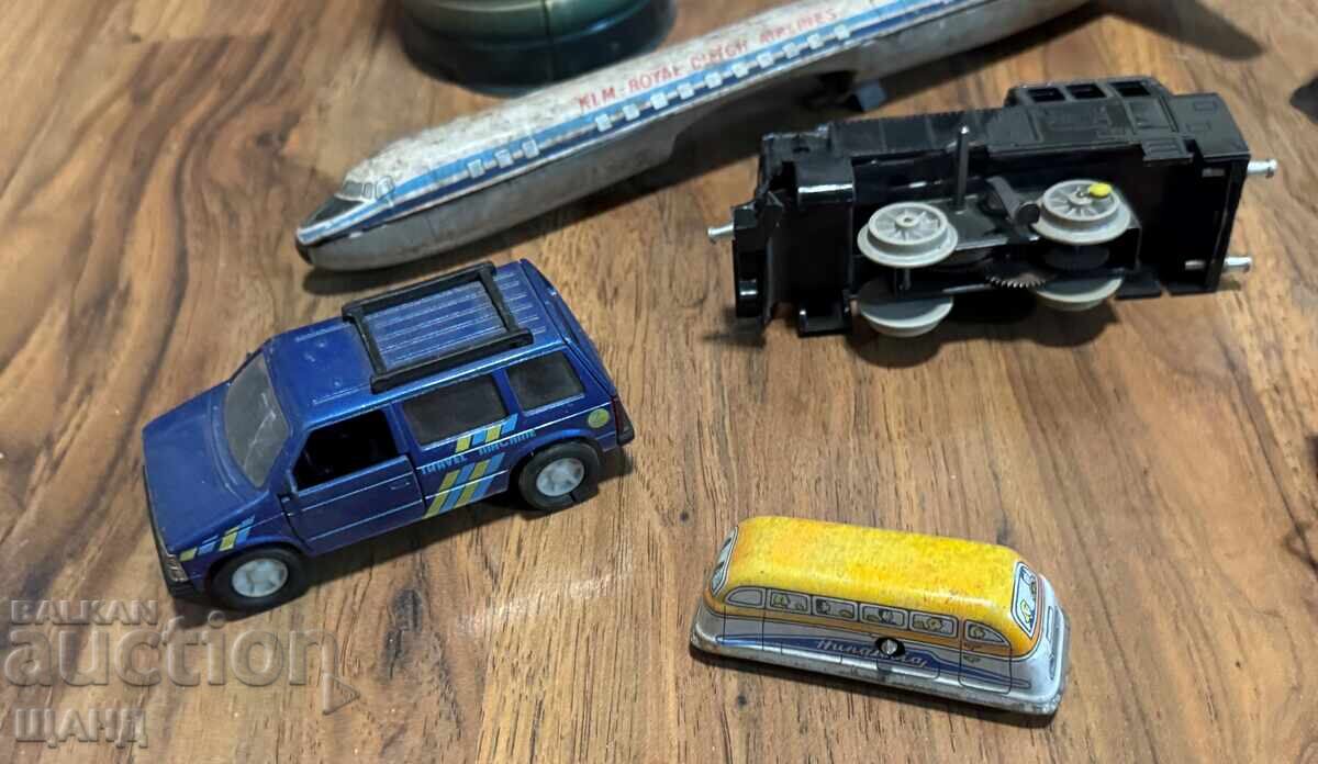 Лот Стари метални механични играчки вътележка,самолет,влак с цена € 5.65 | 11.05 лв.