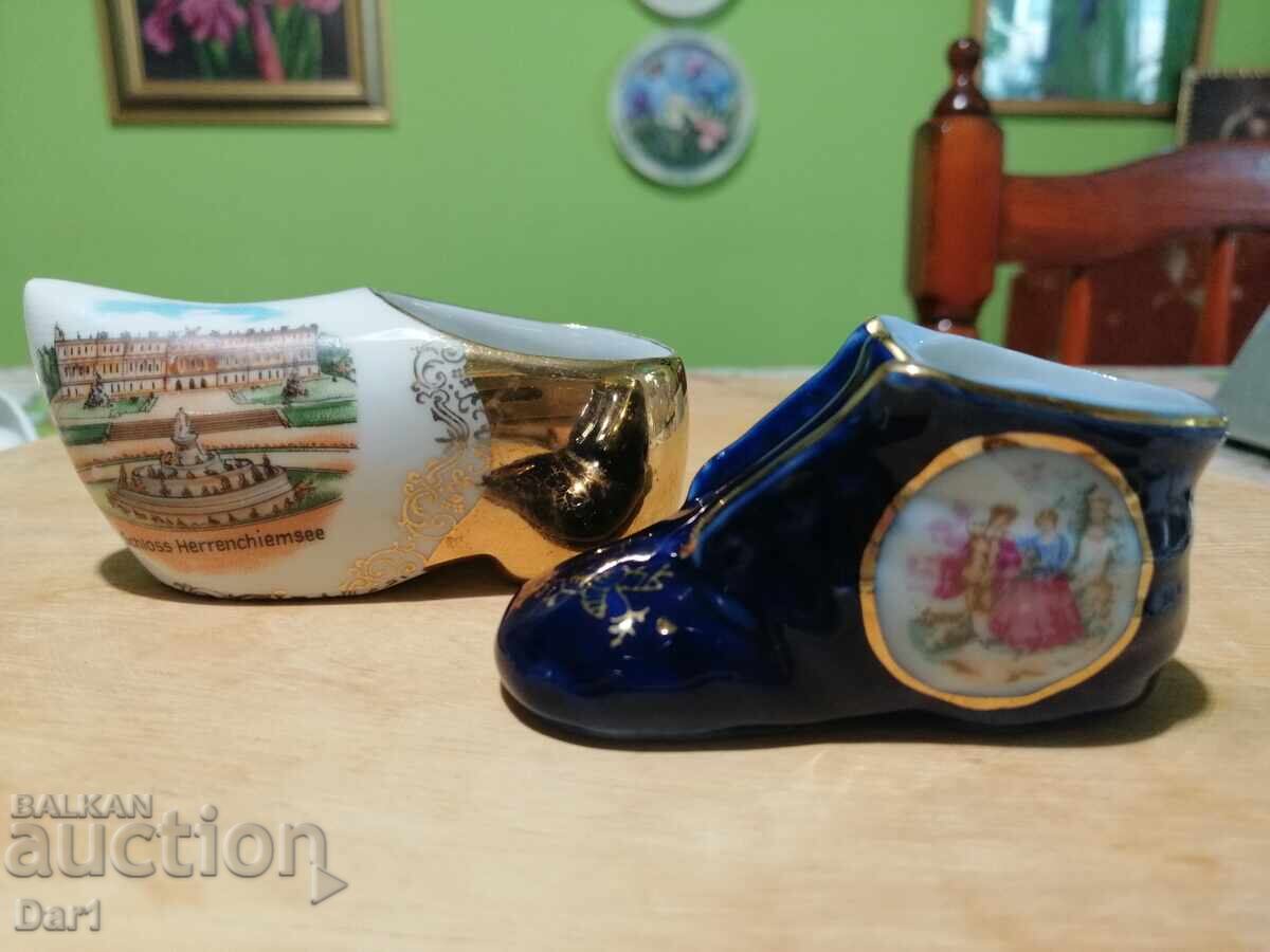 Δύο πορσελάνινα παπούτσια με τιμή € 4.00 | 7.82 BGN