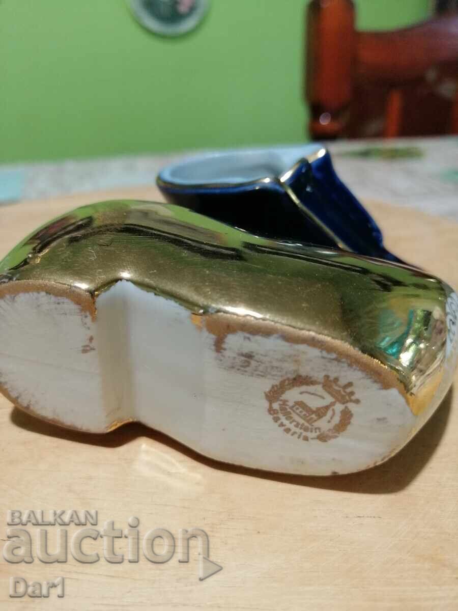 Δημοπρασία Δύο πορσελάνινα παπούτσια