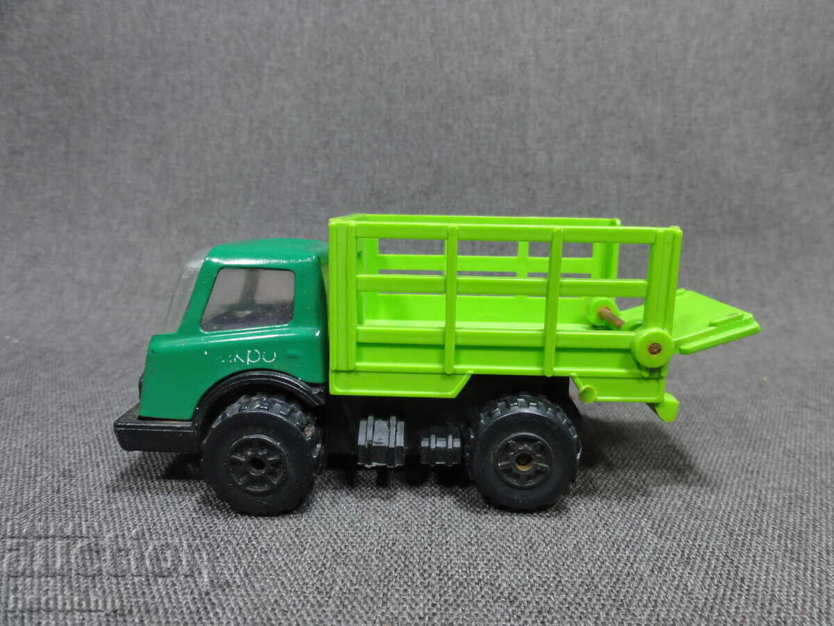 VECHE JUCĂRIE RETRO METALICĂ CAMION SOC NRB MIR RAZGRAD MICRO cu preț € 10.00 | 19.56 BGN