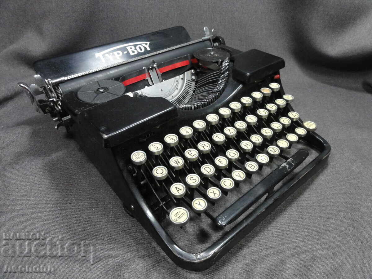 Delivery of OLD RETRO PORTABLE TYPEWRITER TYP-BOY QWERTZ