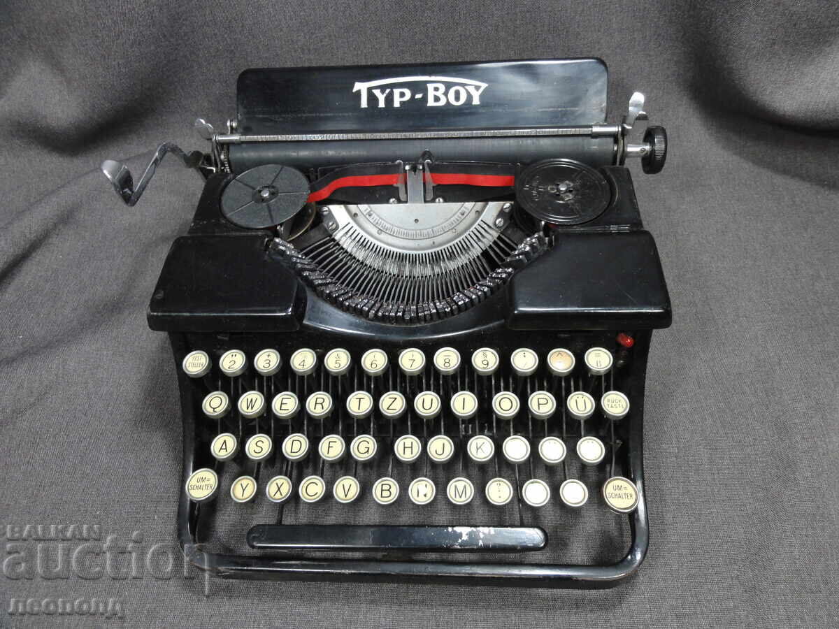 OLD RETRO PORTABLE TYPEWRITER TYP-BOY QWERTZ