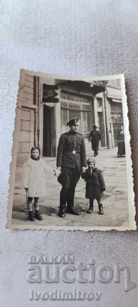 Photo Sofia Soldier and two girls on the sidewalk