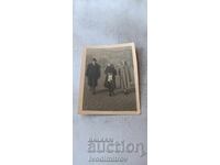 Снимка София Мъж две жени и момиче пред Ал. Невски 1952
