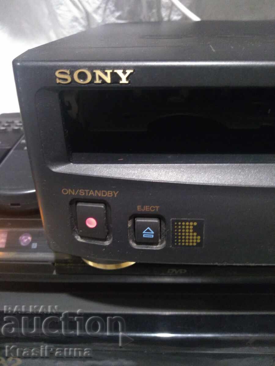 Auction  Three video cameras for repair or parts
