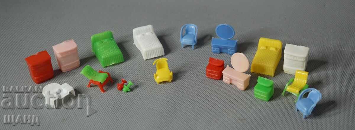 Vintage plastic dollhouse furniture toys with price 3.75 €