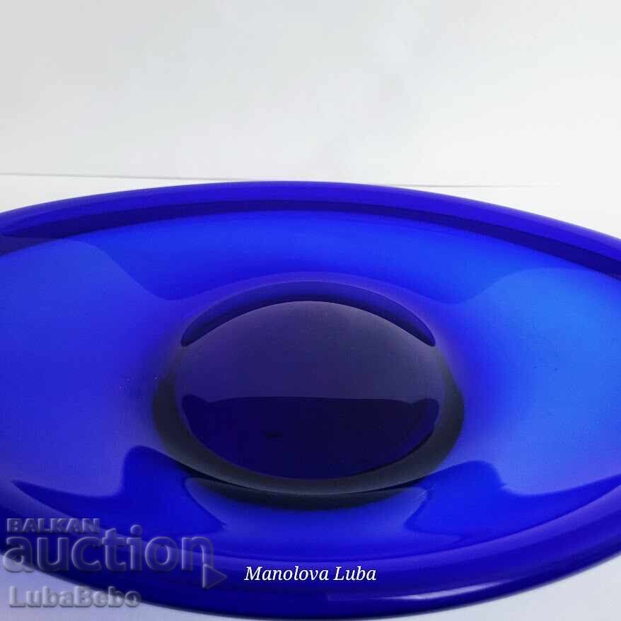 Auction  Elegant oval bowl (platter) made of solid cobalt blue glass
