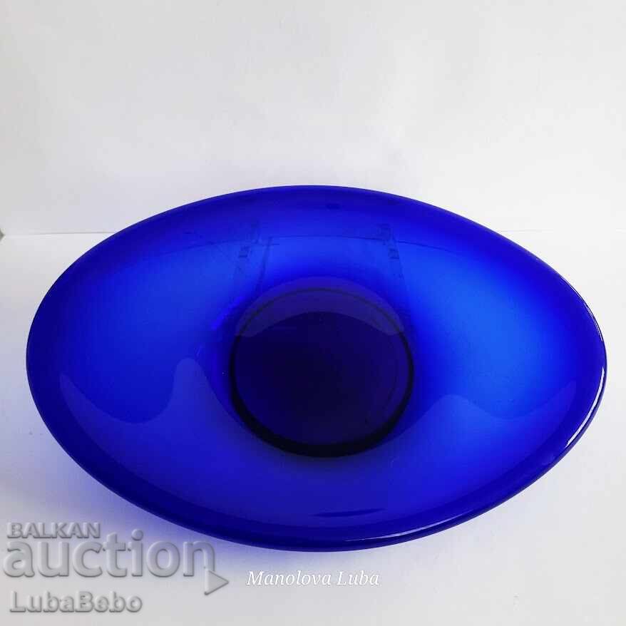 Delivery of Elegant oval bowl (platter) made of solid cobalt blue glass