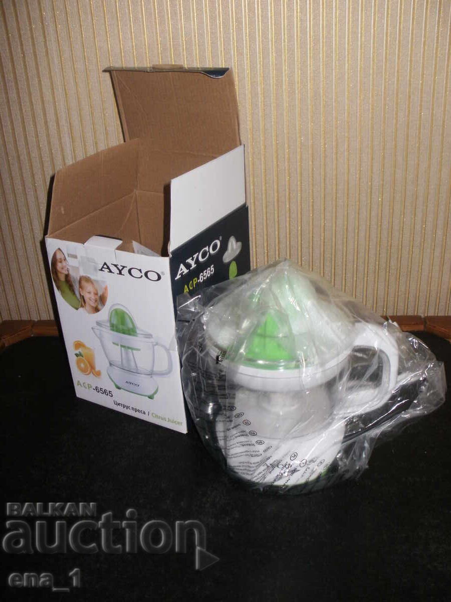 Ayco ACP-6565 electric citrus juicer in white and green