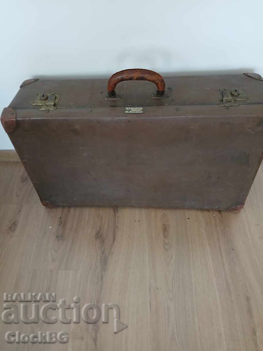 Vintage suitcase with price 9.00 €