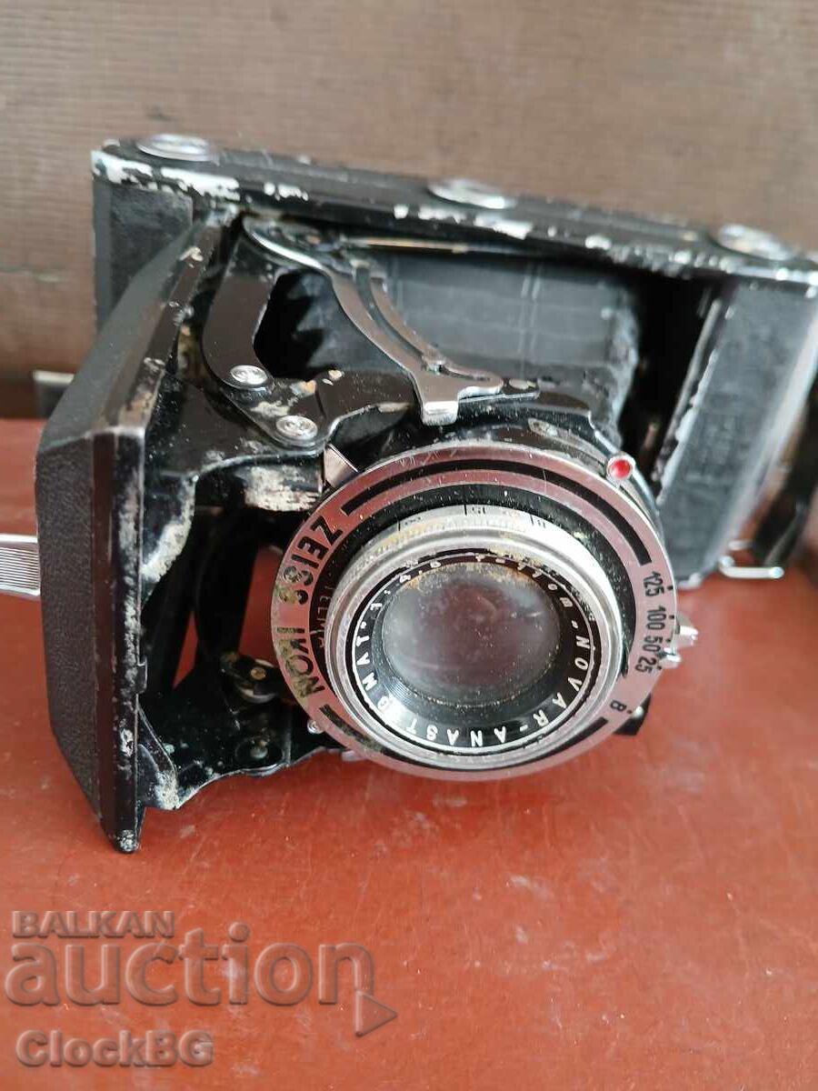 Παράδοση Vintage πτυσσόμενη φωτογραφική μηχανή Zeiss Ikon Nettar 517/2
